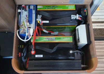 Montage batterie auxiliaire et onduleur